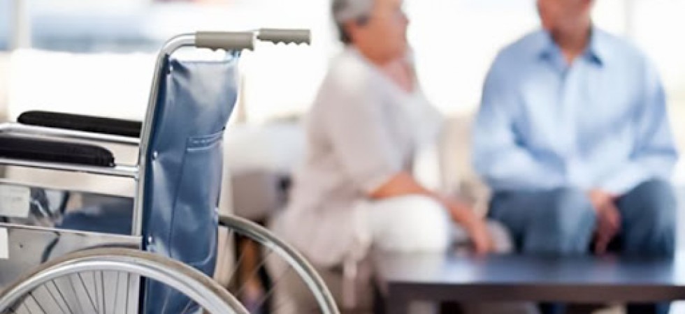 Tra vaccini e calo del contagio, i familiari tornano ad incontrare i loro anziani nelle Rsa